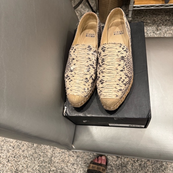 Avenue Beige and Black Textured Loafers - Picture 4 of 9